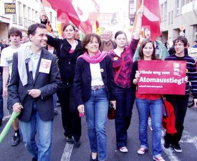 MdL Lagner und Ministerin Conrad im Kreis der Wäller Sozis